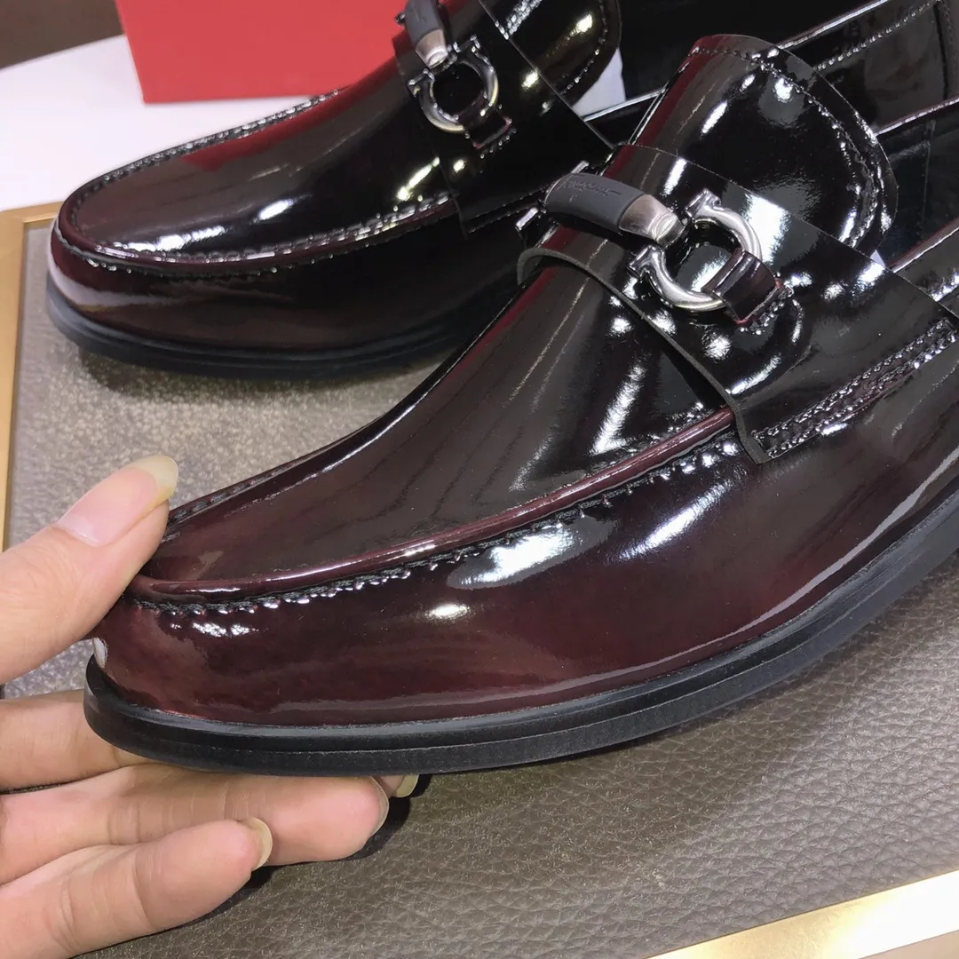 Men's shoes💰480💰[Ferragamo/Ferragamo] The latest model in the counter. Original imported high-quality cowhide with open sides + imported sheepskin lining + original luxury metal buckle + original combination outsole. Comparison without pressure. 38--45 (45 is custom-made and cannot be returned or exchanged)